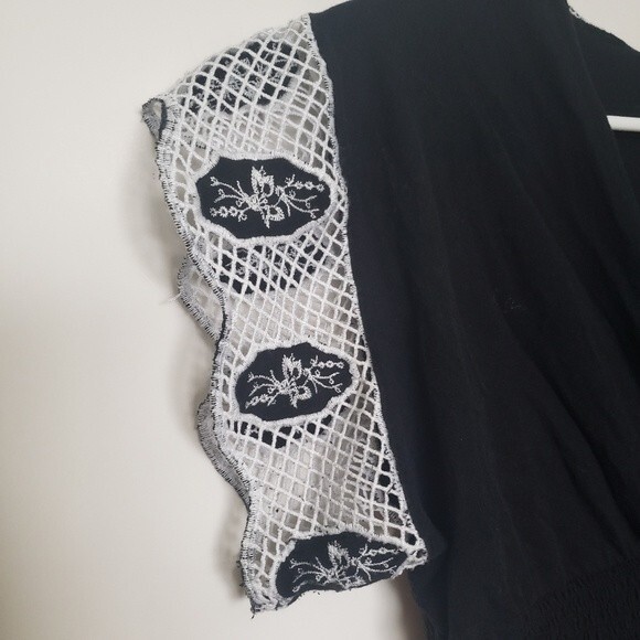 BCBGMaxAzria Black & White Embroidered Top - Picture 5 of 16